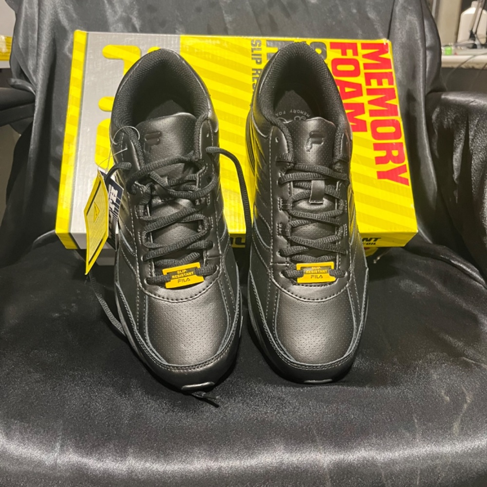 Women’s fila work shift Non skid slip resistant memory foam work shoes black 11W